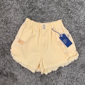 NWT Women’s Pale Yellow Ripped Jean Shorts Medium